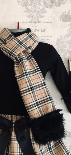 Beige tartan scarf with black faux fur trim